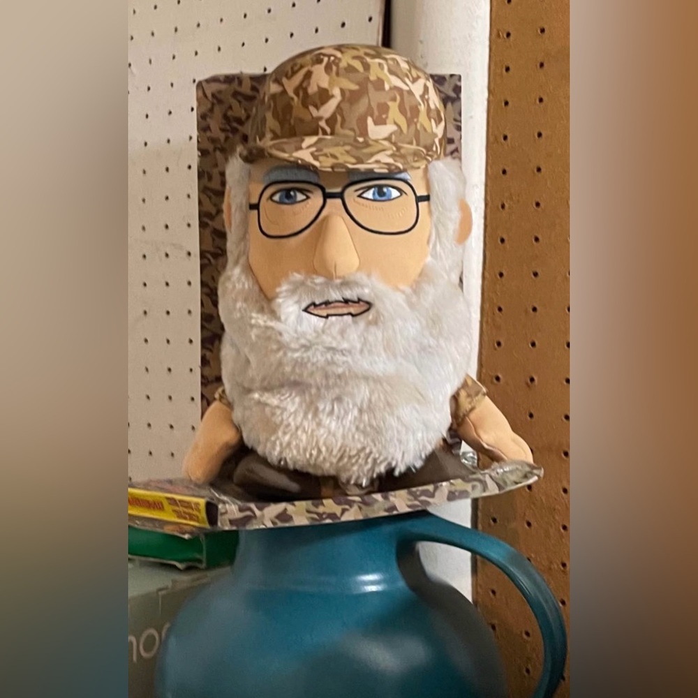 Duck Dynasty Si Says Plush Doll Head. Press Beard and He Talks. Never Used. $6.